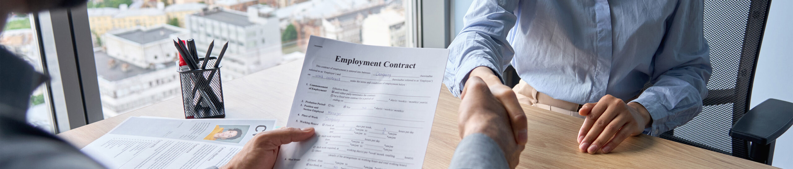 US Retail and Logistics Holiday Hiring Hits Lowest Level in Over a Decade—Data Graphic