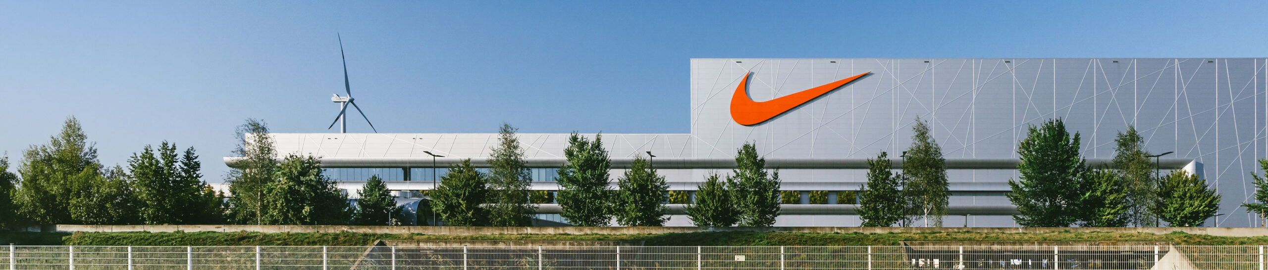 NIKE’s Fall from the Top: The Structural Challenges Behind the S&P 100 Exit